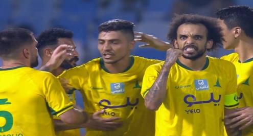 حُرم من أول أهدافه.. شريف يشارك في تعادل الخليج مع الحزم بالدوري السعودي (فيديو)